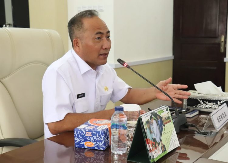 Sekda Muba Apriyadi saat menerima perwakilan PT Hutama Karya, Senin (22/06). (fornews.co/humas pemkab muba)