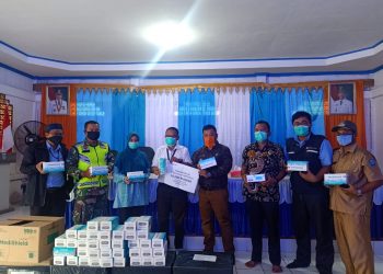 Penyerahan 10 ribu masker gratis kepada masyarakat Air Sugihan melalui Gugus Tugas COVID-19 Kecamatan. (IST)