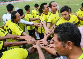 Pemain Babel Muba United usai berlatih sebelum diliburkan Maret lalu. Awal Agustus nanti pemain direncanakan berkumpul kembali untuk menyiapkan diri menghadapi lanjutan kompetisi Liga 2 2020. (fornews.co/mo babel muba united)