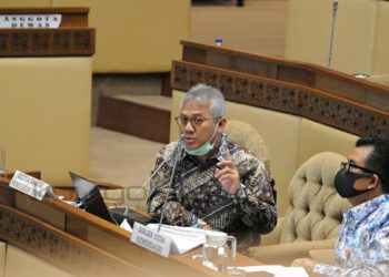 Ketua KPU RI Arief Budiman saat rapat bersama Komisi II DPR, Kemendagri dan Bawaslu di Ruang Rapat Komisi II DPR, Gedung Nusantara DPR, Jakarta, Senin (22/06). (fornews.co/hupmas kpu ri/jap)