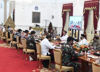 Presiden Joko Widodo bersam jajarannya saat menggelar rapat penanganan Karhutla 2020. (Foto : Twitter @jokowi)