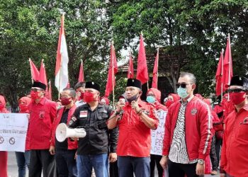 Aksi damai kader PDIP Kabupaten OKI, Senin (29/06). (fornews.co / rif)