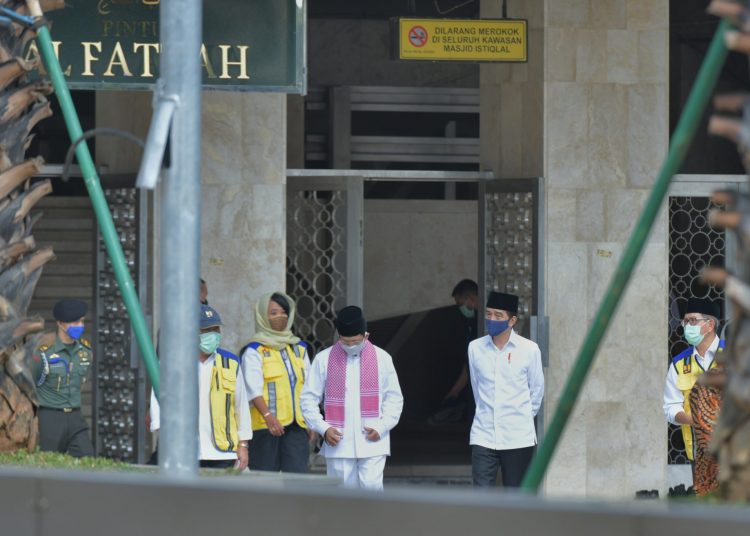 Presiden Jokowi saat meninjau progres renovasi Masjid Istiqlal, Provinsi DKI Jakarta, Selasa (2/6). (fornews.co/humas/oji)