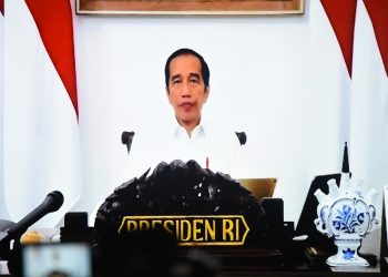 Presiden Jokowi saat memberikan pengantar pada Rapat Terbatas, Kamis (4/6). (fornews.co/foto humas/rahmat). 