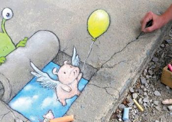 Salah satu kreativitas David Sinn di trotoar. (IST)