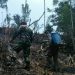 Anggota TNI saat membantu melakukan pemadaman hotspot. Foto: Istimewa
