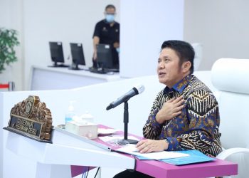Gubernur Sumsel, Herman Deru saat menjadi pembicara dalam webinar. Foto: Fornews.co/Istimewa