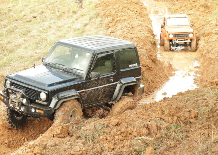 Offroader saat menjajal track di areal Danau Teluk Gelam, Kabupaten OKI. (IST)