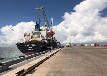 Aktivitas di pelabuhan terminal khusus (tersus) Tanjung Tapa di Kabupaten OKI, Sumsel. (IST)
