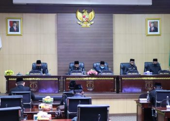 Suasana rapat paripurna dengan agenda pemandangan umum fraksi terhadap RAPBD Tahun Anggaran 2020, Selasa (21/07). (fornews.co/humas pemkab muba)