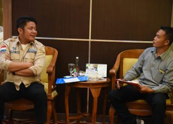 Gubernur Sumsel, Herman Deru saat menerima perwakilan Gertak dalam membahas konflik lahan. Foto: Fornews.co/Istimewa