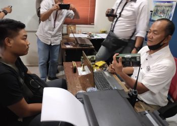 Wahyu saat diperiksa unit 3 Subdit 3 Jatanras Polda Sumsel terkait amunisi ilegal. Foto: Fornews.co/Istimewa