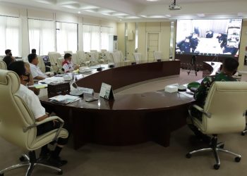 Asisten Bidang Administrasi Umum Sekretariat Daerah Kabupaten Muba Yusuf Amilin dan unsur terkait mengikuti rakor virtual upacara peringatan Hari Kemerdekaan ke-75, Kamis (30/07). (fornews.co/humas pemkab muba)