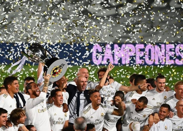 Para pemain Real Madrid saat merayakan kemenangan mereka. (IST)