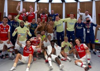 Selebrasi para pemain Arsenal di ruang ganti usai berhasil maju ke final FA Cup 2020, Minggu (19/07) dinihari. (IST)
