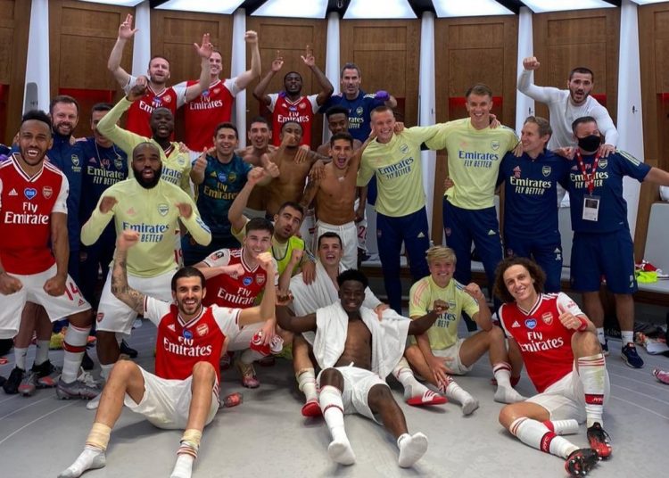 Selebrasi para pemain Arsenal di ruang ganti usai berhasil maju ke final FA Cup 2020, Minggu (19/07) dinihari. (IST)