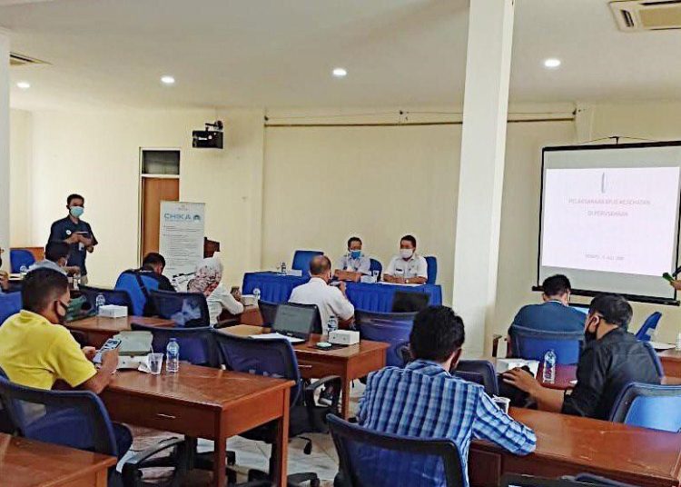 Tim Pemeriksa BPJS Kesehatan bersama Pengawas Ketenagakerjaan Muba saat melakukan sosialisasi kepatuhan dan pemeriksaan cepat kepada Bandan Usaha yang belum mendaftarkan pekerjanya secara keseluruhan diwilayah Kabupaten Muba. Foto: Fornews.co/Istimewa