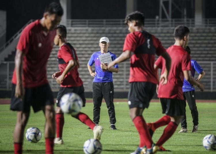Pelatih Timnas Indonesia Shin Tae-yong saat memimpin latihan beberapa waktu lalu. (fornews.co/pssi)