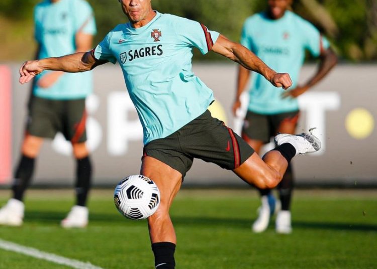 Cristiano Ronaldo saat berlatih bersama Timnas Portugal jelang pertandingan UEFA Nations League, Rabu (07/10). (fornews.co/twitter/@cristiano)