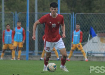 Bek Timnas Indonesia U19 Elkan Baggott menjalani debut saat Indonesia mengalahkan Makedonia Utara 4-1, Minggu (11/10). (fornews.co/pssi)