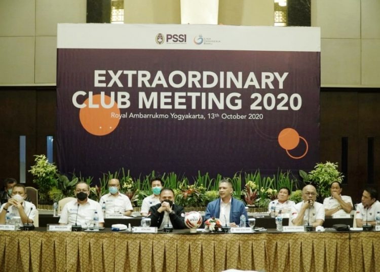 Jajaran pengurus PSSI mengikuti extraordinary club meeting di Yogyakarta, Selasa (13/10). (fornews.co/pssi)