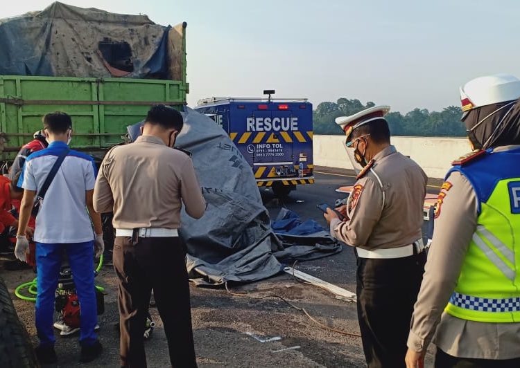 Polisi saat melakukan olah TKP usai kejadian.