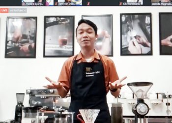 Tangkapan layar Webinar "Talkshow on Climate Change in a Cup of Coffee" dalam rangkaian Pekan Diplomasi Iklim Uni Eropa, Senin (26/10). (fornews.co/ist)