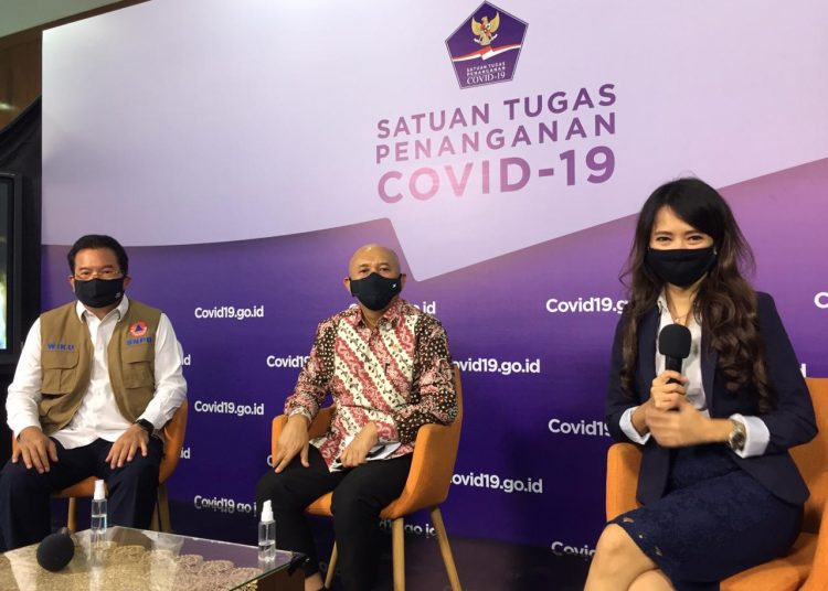 Menteri Koperasi dan Usaha Kecil Menengah (UKM) Teten Masduki dalam talkshow “Dialog Covid-19: Penerapan Protokol Kesehatan di UMKM” di Media Center Satgas Penanganan Covid-19 Graha BNPB Jakarta, Senin (26/10). (fornews.co/stpc19)