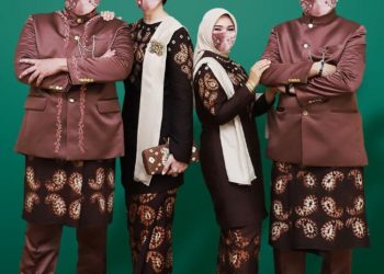 Bupati Muba Dodi Reza Alex dan istri serta Wakil Bupati Muba Beni Hernedi dan istri mengenakan seragam dari Gambo Muba yang merupakan kain khas Kabupaten Muba. (fornews.co/humas pemkab muba)