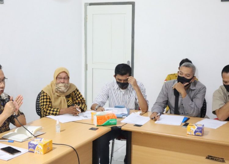 Kepala Disnakertrans Muba Mursalin saat rapat pembentukan Unit Layanan Disabilitas Ketenagakerjaan, Jumat (02/10). (fornews.co/humas pemkab muba)