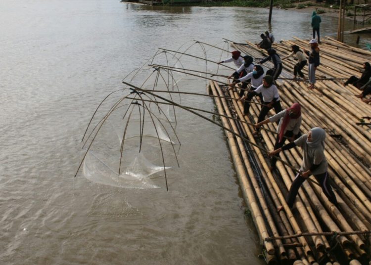 Para penari melakukan latihan untuk pertunjukan tari Rahim Sungai Musi yang akan disiarkan pekan depan. (fornews.co/ist)