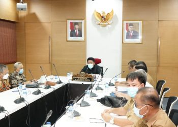 Gubernur Sumsel Herman Deru rapat bersama pimpinan PT Medco Agro Group dan rombongan, di ruang rapat Gubernur, Selasa (06/10). (fornews.co/humas provinsi sumsel)