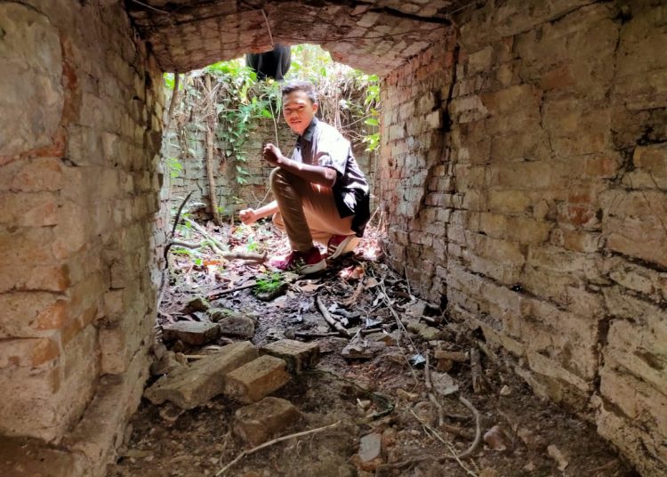 Salah satu lorong dari Gua Belanda yang berada di Dusun III, Desa Rantau Kasih, Kecamatan Lawang Wetan, Kamis (15/10). (fornews.co/humas pemkab muba)