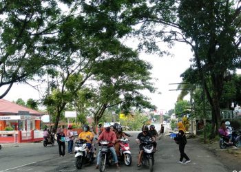 Sejumlah anggota organisasi pegiat alam di Pagaralam, saat turun ke jalan mengumpulkan donasi untuk korban kebakaran di Pasar Bawah, Lahat, Rabu (7/10). (fornews.co/ist)