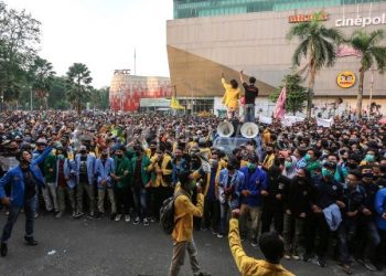 Aksi unjuk rasa tolak Omnimbus Law di Palembang, Kamis (08/10). (fornews / Mushaful Imam)
