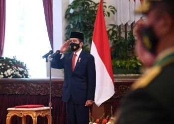 Presiden Joko Widodo memimpin upacara peringatan ke-75 Hari Tentara Nasional Indonesia (TNI) yang digelar di Istana Negara, Jakarta, Senin, 5 Oktober 2020. (fornews.co/bpmi setpres/lukas)