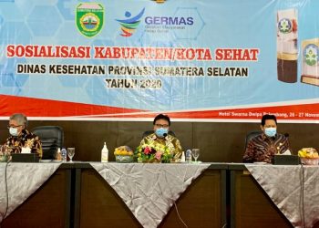 Sekda Sumsel Nasrun Umar saat membuka sosialisasi kabupaten/kota sehat se-Sumsel, di Hotel Swarna Dwipa Palembang, Jumat (27/11). (fornews.co/humas provinsi sumsel)
