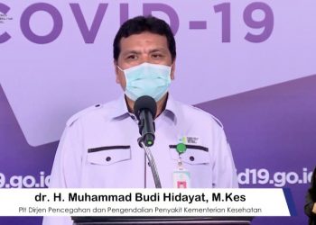 Plt Direktur Jenderal Pencegahan dan Pengendalian Penyakit Kemenkes, M Budi Hidayat saat memberikan keterangan pers di Graha BNPB, Minggu (22/11). (fornews.co/stpc19)
