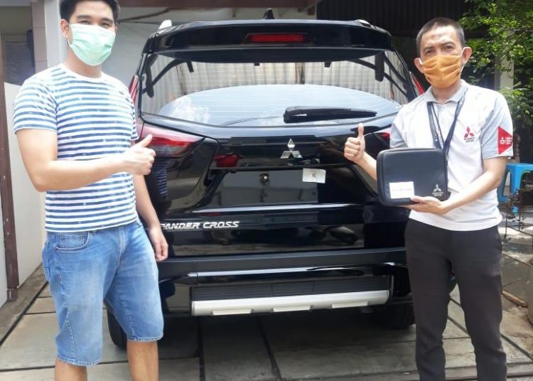 Fabian Tanumihardja, pelanggan Blibli asal Jakarta, yang berhasil mendapatkan Mitsubishi Xpander Cross 1.5 A/T dengan harga Rp120 juta di Blibli Histeria 10.10. (fornews.co/ist)