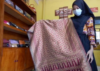Kain Songket hasil buatan Sentra Songket Tanggo Buntung, Palembang masuk sepuluh besar API 2020 kategori Objek Wisata Belanja Terpopuler. (fornews.co/ist)