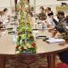 Presiden Jokowi memimpin Rapat Terbatas mengenai Laporan Komite Penanganan COVID-19 dan Pemulihan Ekonomi Nasional (Komite PCPEN), Senin (23/11) pagi. (fornews.co/foto: Humas/Rahmat)