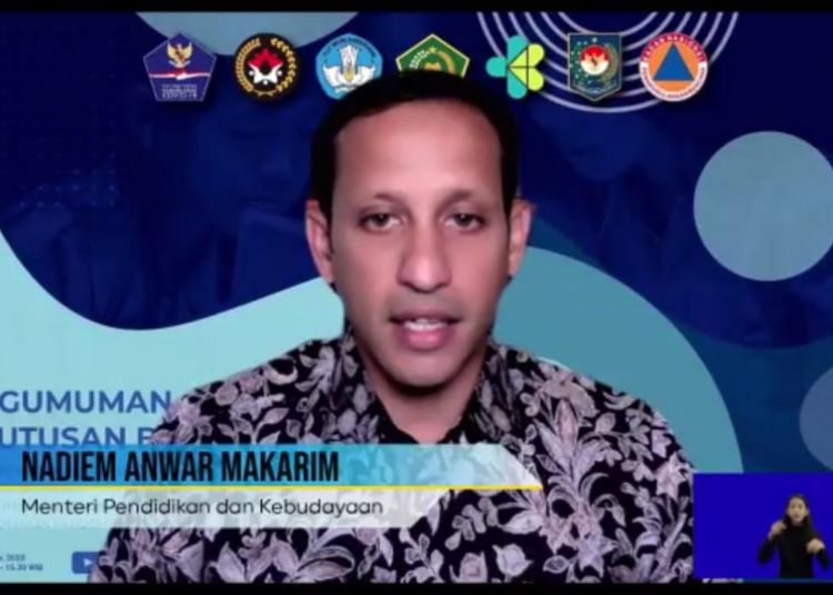 Mendikbud Nadiem Anwar Makarim, pada pengumuman SKB Empat Menteri secara virtual, Jumat (20/11). (fornews.co/humas kemendikbud)