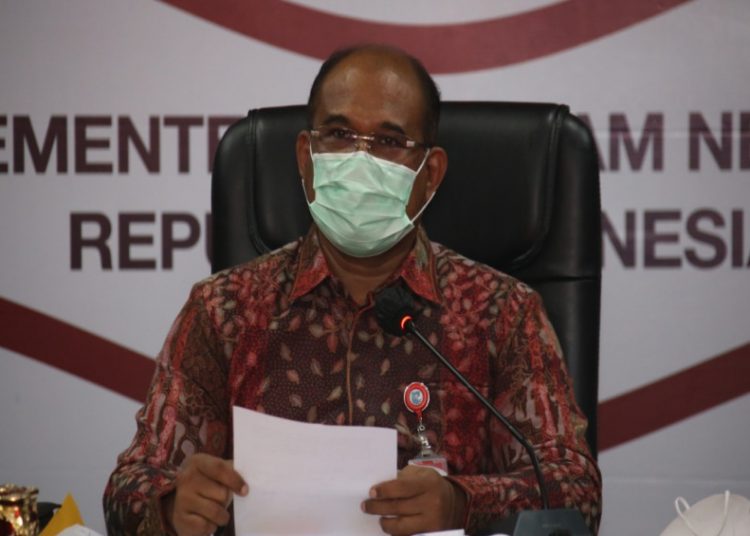 Direktur Jenderal Bina Administrasi Kewilayahan Kementerian Dalam Negeri, Safrizal ZA saat memberikan keterangan mengenai tahapan Pilkada Serentak 2020 di Kantor Pusat Kemendagri, Selasa (17/11). (fornews.co/humas kemendagri)