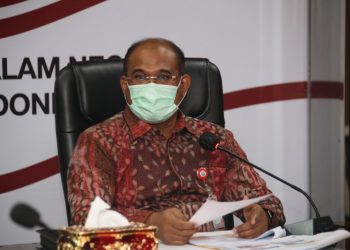 Direktur Jenderal Bina Administrasi Kewilayahan Kementerian Dalam Negeri, Safrizal ZA, saat konferensi pers terkait dengan Monitoring Pilkada dan Penegakan Protokol Kesehatan di Operation Room Gedung B Lantai 2 Kementerian Dalam Negeri di Jakarta, Selasa (17/11). (fornews.co/humas kemendagri)
