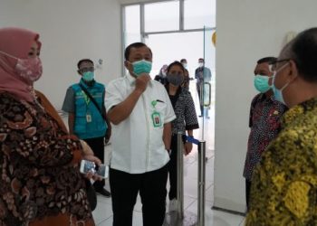 Tim Task Force Kemenkes wilayah Jawa Tengah yang dipimpin Staf Khusus Menteri Kesehatan Bidang Peningkatan Pelayanan, Jajang Edi Priyatno, saat mengunjungi RSUD Rembang, Jumat (20/11). (fornews.co/bkpm kemenkes) 