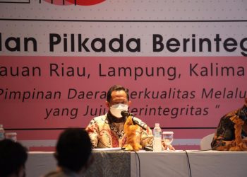 Mendagri Muhammad Tito Karnavian saat memberikan arahan kepada Pjs Gubernur Kepri dan Bupati/Wali Kota se-Kepri di Radisson Golf and Convention Center, Batam, Selasa (10/11). (fornews.co/humas kemendagri)