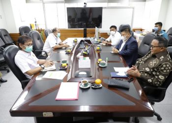 Bupati Musi Banyuasin Dodi Reza Alex menemui Dirjen Ketenagalistrikan Kementerian Energi dan Sumber Daya Mineral (ESDM) RI, Rida Mulyana, di Gedung Utama Ditjen Ketenagalistrikan KemenESDM, Jakarta, Kamis (12/11). (fornews.co/humas pemkab muba)