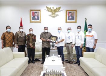 Bupati Muba Dodi Reza Alex usai audiensi dengan CEO BNI Region Sumbagsel dan Lampung Sunarma Eka Nugraha di ruang audiensi Bupati Muba, Jumat (20/11). (fornews.co/humas pemkab muba) 