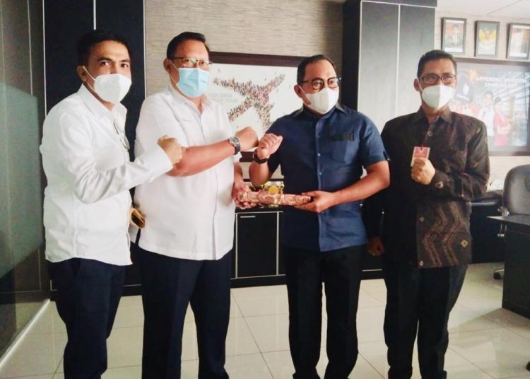 Bupati Muba Dodi Reza Alex usai mengadakan pertemuan dengan Managing Director Lion Air Group Captain Daniel Putut membahas operasional Bandara Pangeran Abdul Hamid Sekayu di Kantor Lion Operation Center (LOC) – CGK & HLP, Tangerang, Banten, Selasa (24/11). (fornews.co/humas pemkab muba)