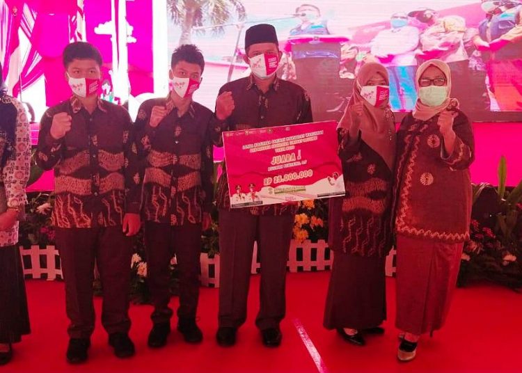 Keluarga Samawa dan Bahagia Sejahtera perwakilan Kabupaten Musi Banyuasin berhasil menyabet Juara I pada lomba tingkat Provinsi Sumatra Selatan, Selasa (24/11). (fornews.co/humas pemkab muba)